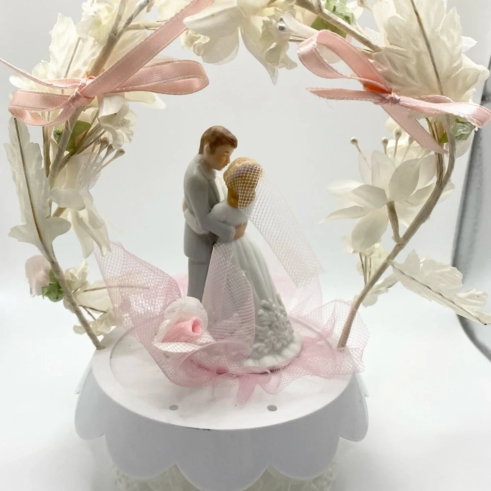 VTG 50s 60s Wedding Cake Topper Porcelain Bride & Groom Couple in Flower Arch